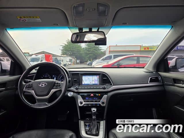 Hyundai Avante VI