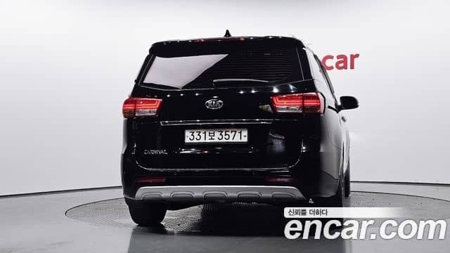 Kia Carnival III