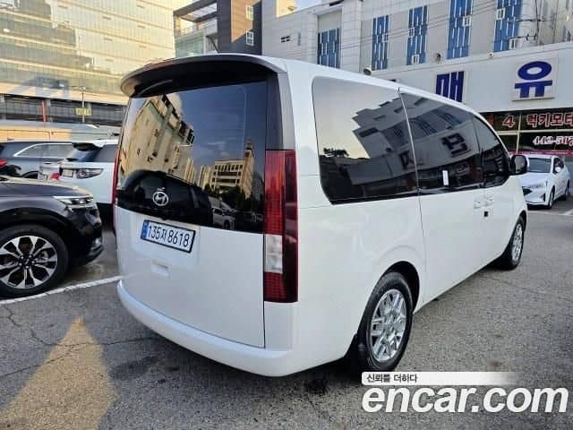 Hyundai Staria