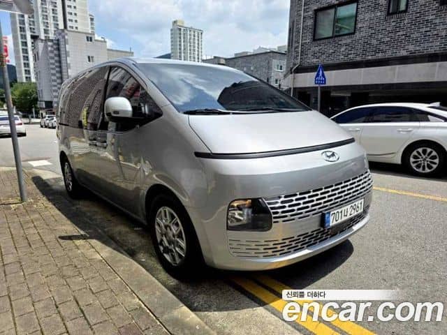 Hyundai Staria