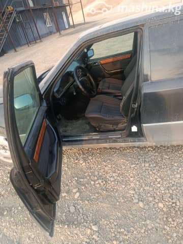 Mercedes-Benz E-Класс I (W124) 220 2.2 MT