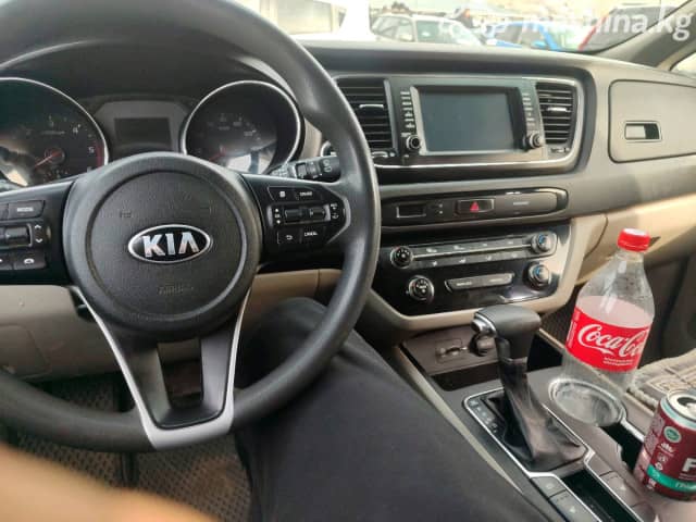 Kia Carnival III 2.2d AT