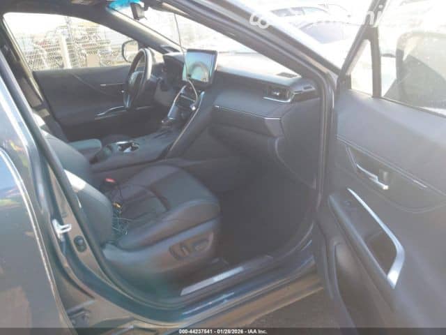 Toyota Venza II 2.5hyb CVT 4WD