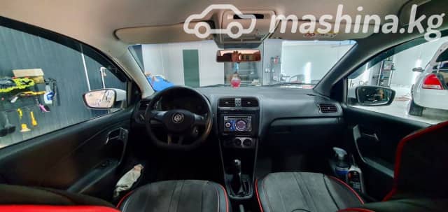 Volkswagen Polo V Рестайлинг 1.6 MT