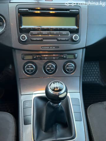 Volkswagen Passat B6 1.6 MT