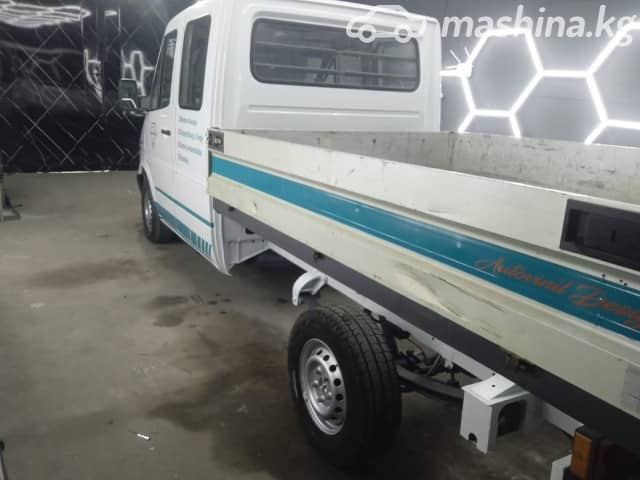 Mercedes-Benz Бортовой (4х2)