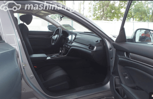 Honda Accord X Рестайлинг 2.0 AT