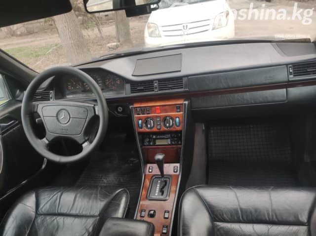 Mercedes-Benz E-Класс I (W124) 320 3.2 AT