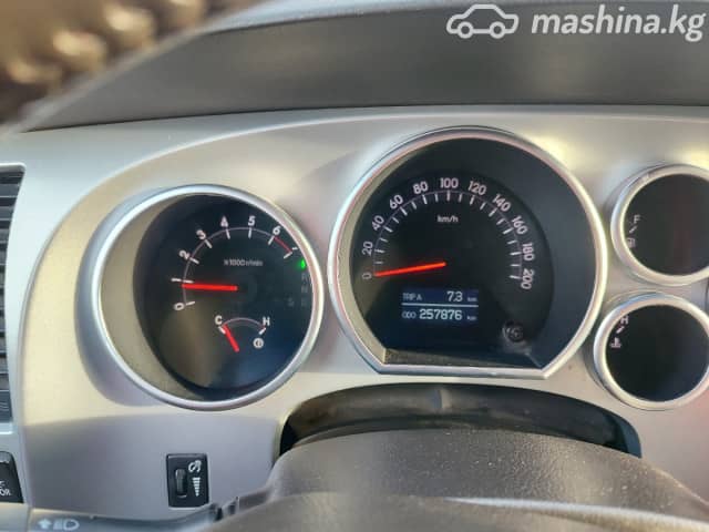 Toyota Sequoia II 5.7 AT