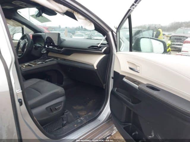 Toyota Sienna IV 2.5hyb AT 4WD