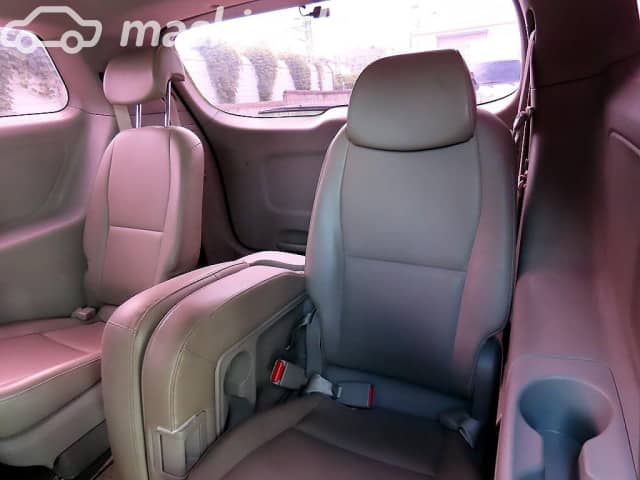 Kia Carnival III 2.2d AT