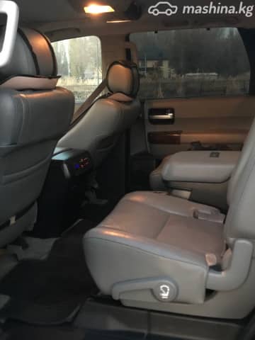 Toyota Sequoia II 5.7 AT 4WD