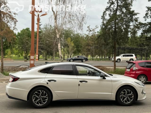 Hyundai Sonata VIII (DN8) 2.0 AT