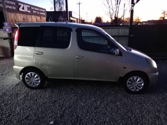 Toyota FunCargo 1.5 AT 4WD