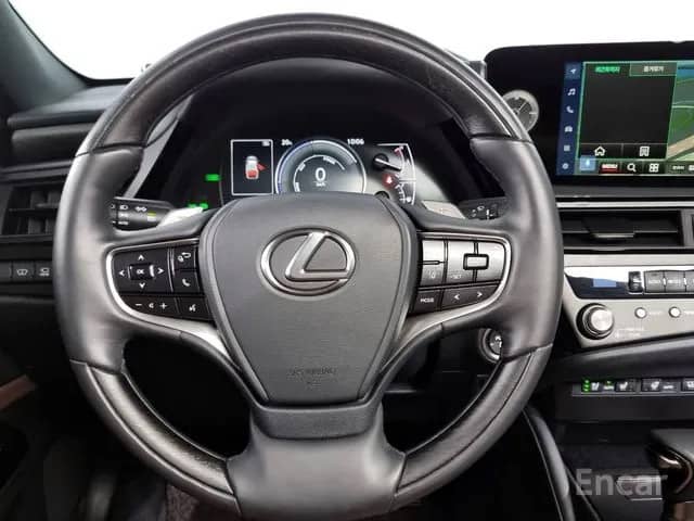 Lexus ES VII Рестайлинг 300h 2.5hyb CVT