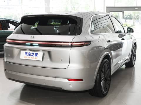 LiXiang L7 Рестайлинг 1.5hyb AT 4WD