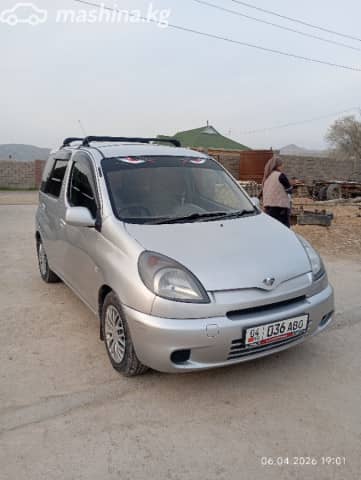 Toyota FunCargo 1.5 AT