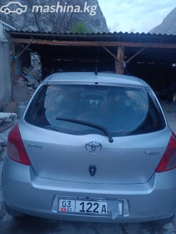 Toyota Yaris II Рестайлинг 1.3 MT