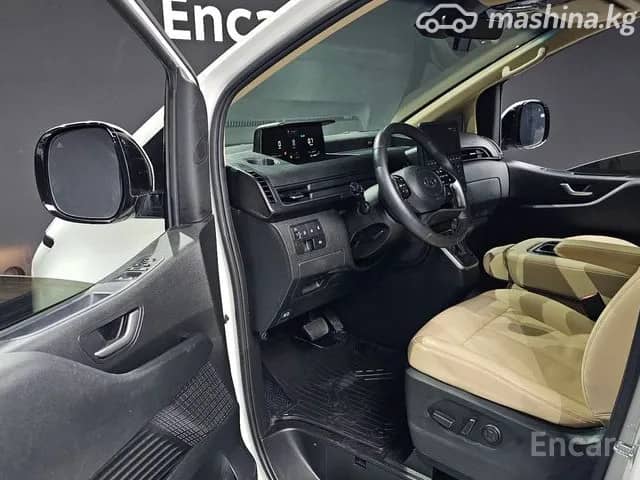 Hyundai Staria 2.2d AT 4WD