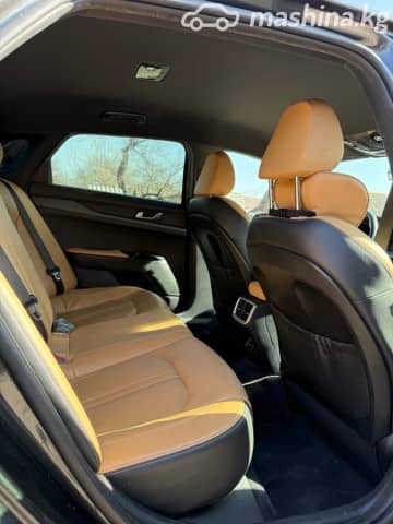 Kia K5 III 1.6 AT