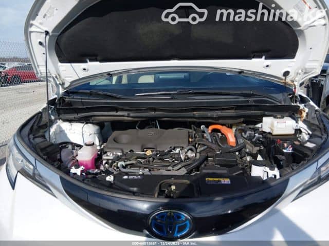 Toyota Sienna IV 2.5hyb AT 4WD
