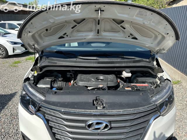 Hyundai Starex (H-1) II Рестайлинг 2 2.5d AT 4WD