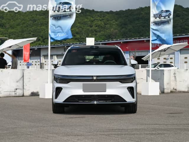 Lynk & Co 900 2.0hyb AT 4WD