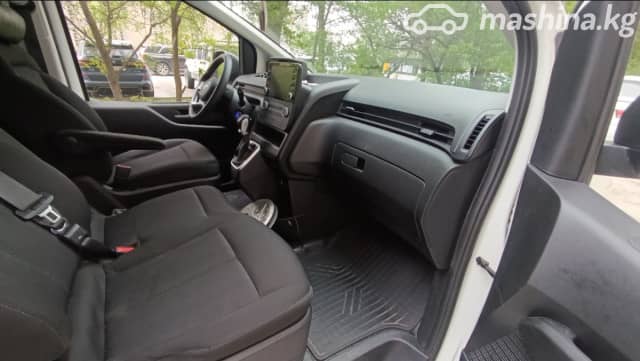 Hyundai Staria 2.2d AT