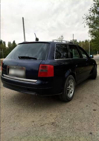 Audi A6 II (C5) 2.4 MT