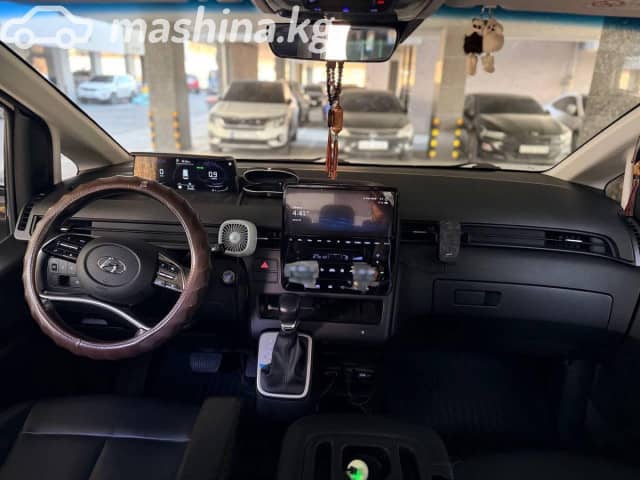 Hyundai Staria 2.2d AT 4WD