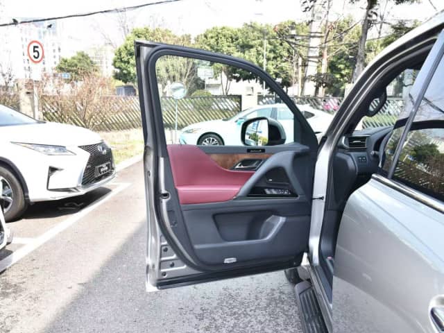 Lexus LX IV 600 3.5 AT 4WD