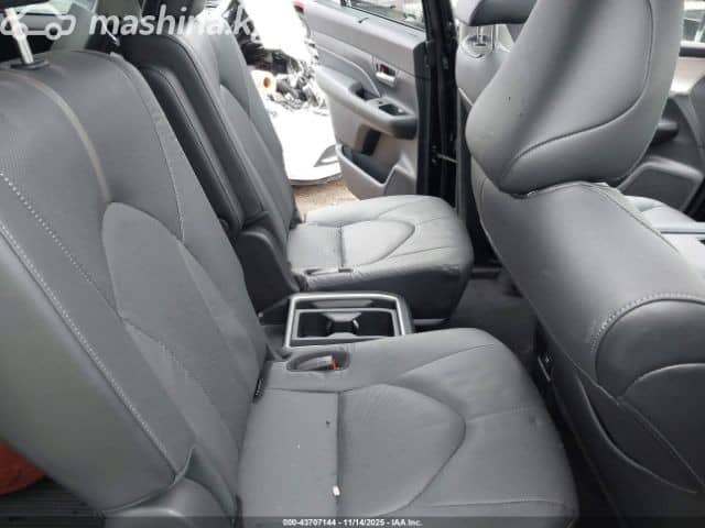 Toyota Grand Highlander 2.4 AT 4WD