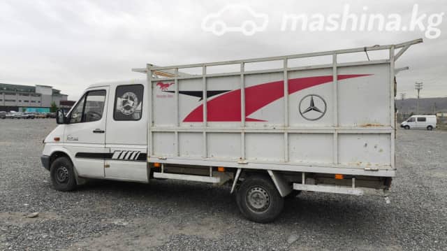 Mercedes-Benz Бортовой (4х2)