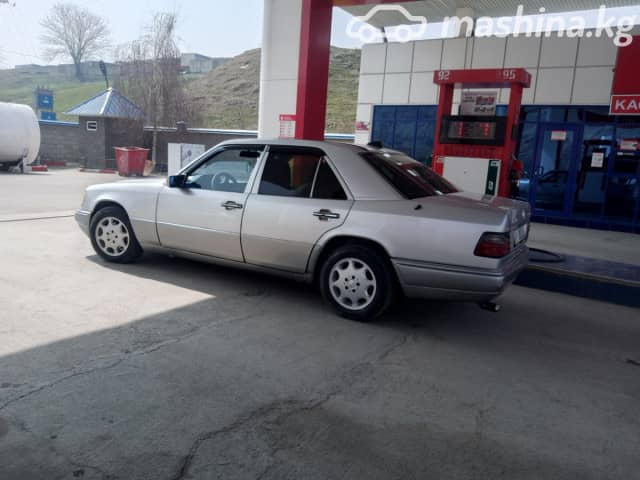 Mercedes-Benz E-Класс I (W124) 220 2.2 MT