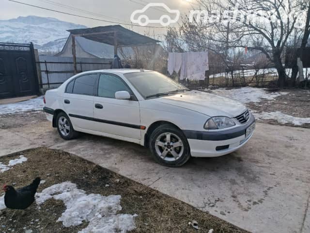Toyota Avensis I 1.6 MT