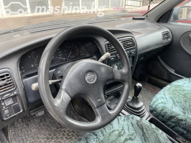 Nissan Primera I (P10) 1.6 MT