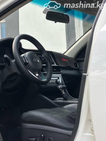Kia K5 II 2.0 AT