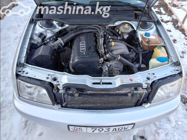 Audi A6 I (C4) 1.8 MT