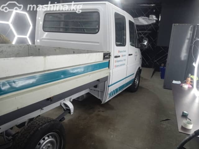 Mercedes-Benz Бортовой (4х2)