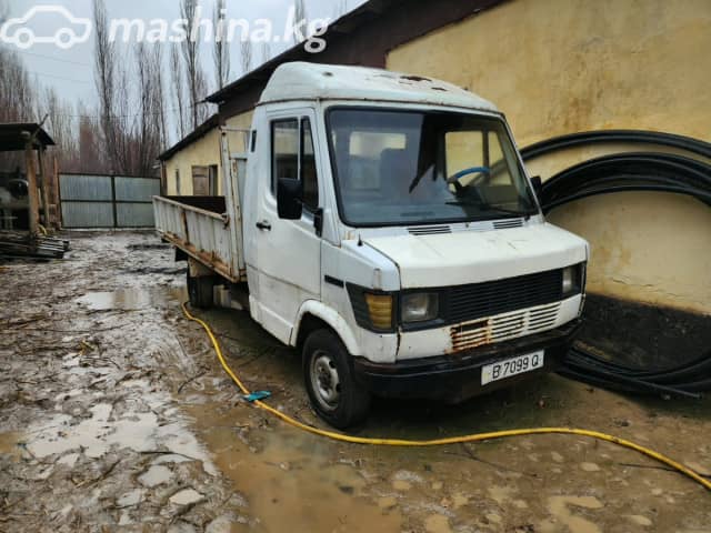 Mercedes-Benz Бортовой (4х2)