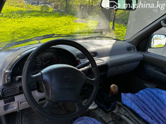 Nissan Serena I (C23) 1.6 MT