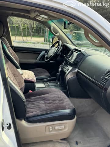Toyota Land Cruiser 200 Series 5.7 AT 4WD