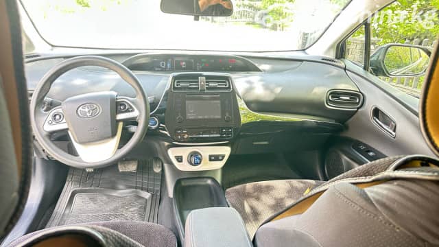 Toyota Prius IV Рестайлинг (XW50) 1.8hyb AT