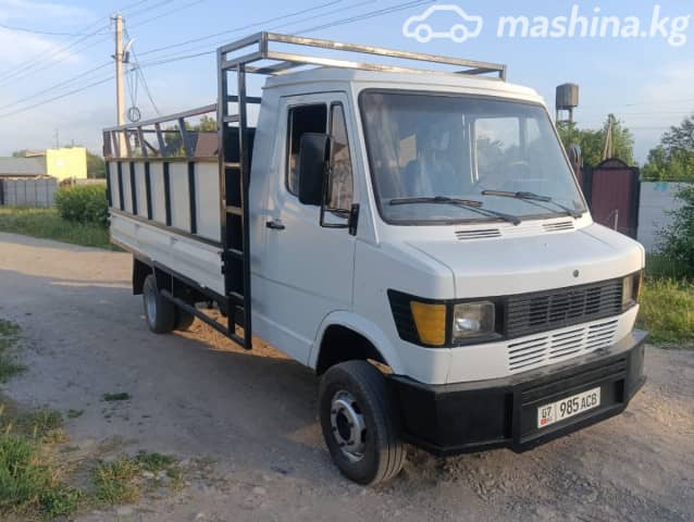 Mercedes-Benz Бортовой (4х2)
