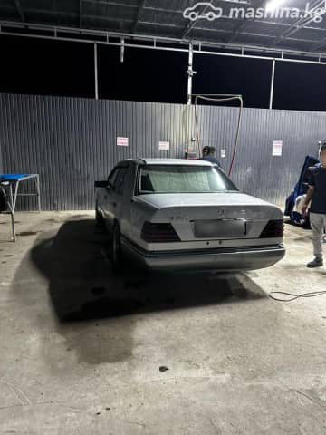 Mercedes-Benz E-Класс I (W124) 220 2.2 MT