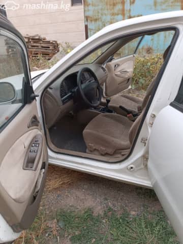 Daewoo Nubira II 1.5 MT