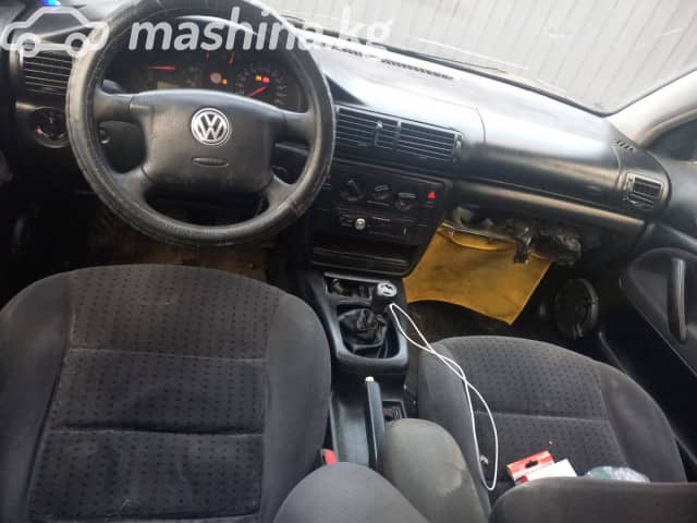 Volkswagen Passat B5 1.6 MT
