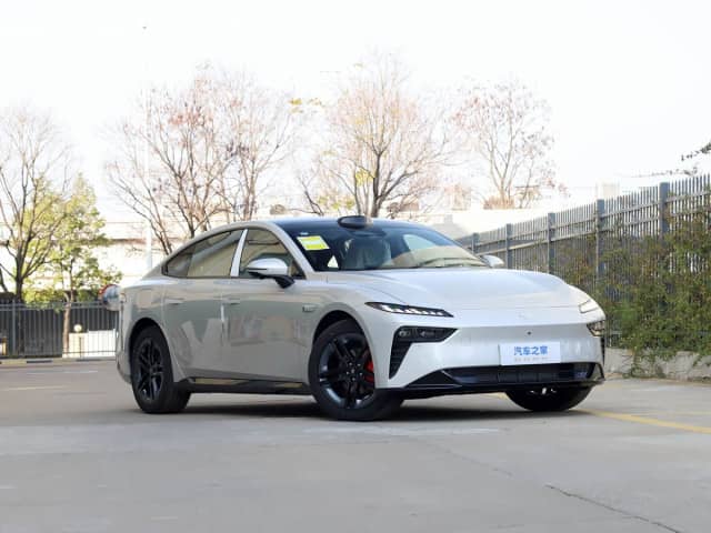 Dongfeng eπ 007 Electro AT
