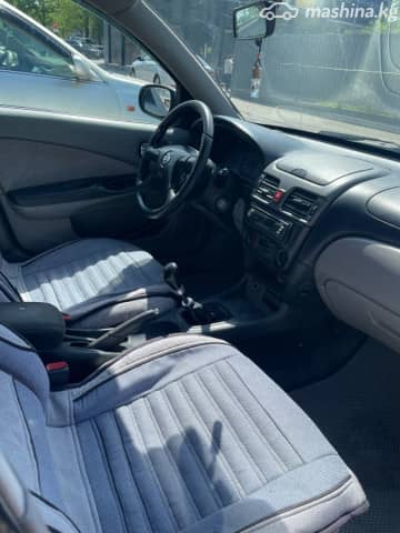 Nissan Almera II (N16) 2.2d MT