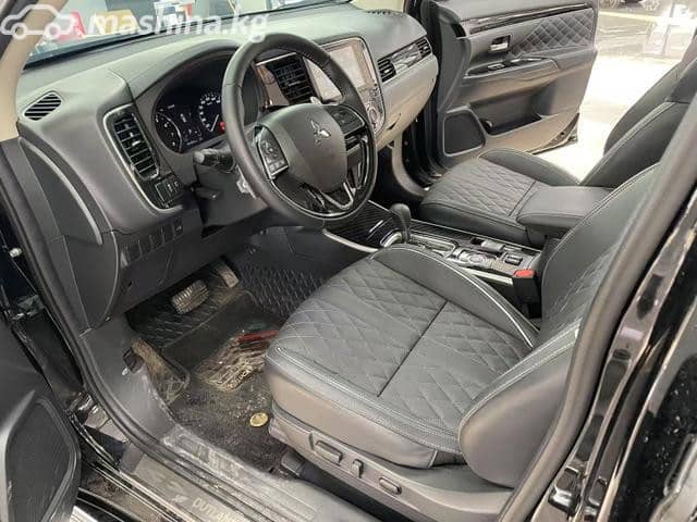 Mitsubishi Outlander IV 2.5 CVT 4WD